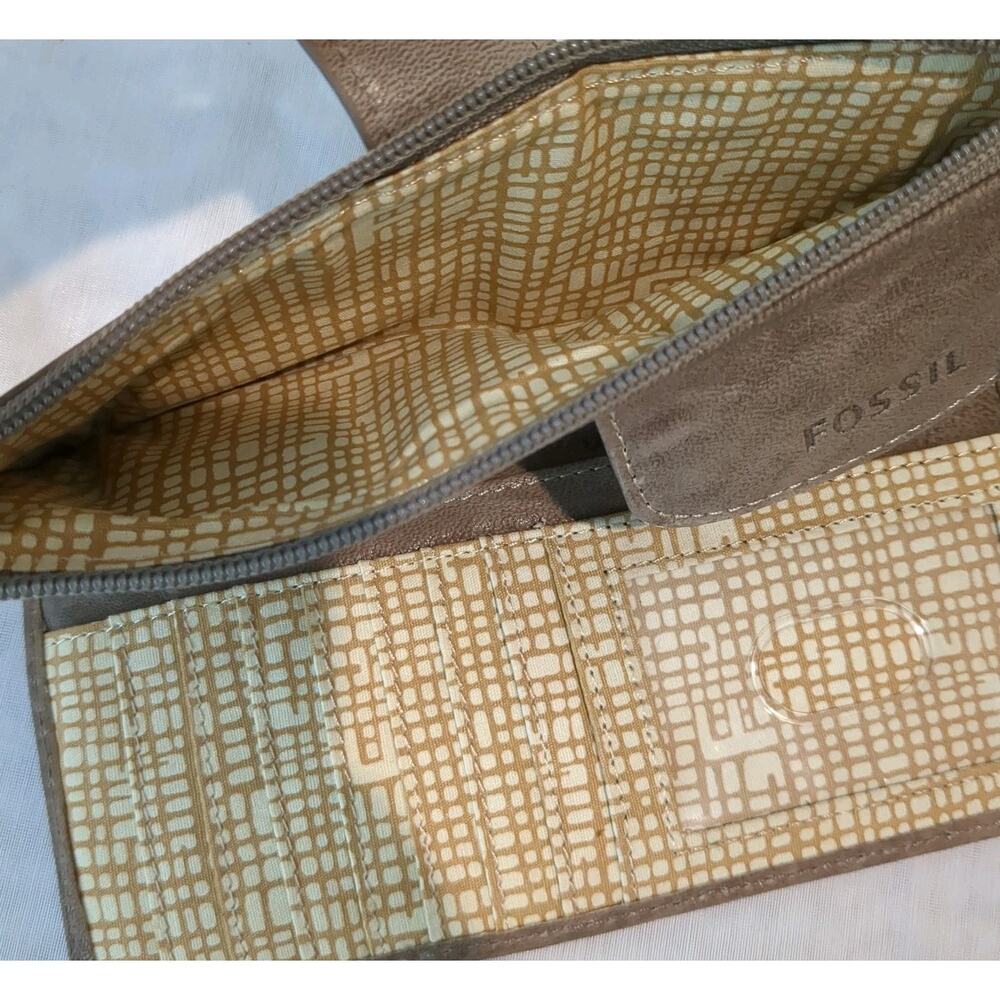 Fossil Brown Womens Fold Wallet Geometric Camera Lamb Leather Zipper Button Logo - Picture 12 of 15